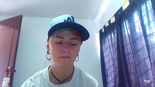 tomboyblue online show from December 5, 6:22 pm