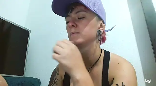 tomboyblue online show from March 7, 12:48 am