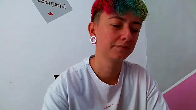 tomboyblue online show from September 25, 2:54 pm