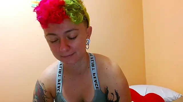 tomboyblue online show from July 30, 1:54 pm