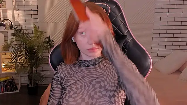 foxyMistrees online show from December 3, 2:47 am