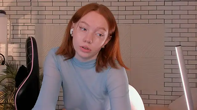 foxyMistrees online show from December 3, 5:53 am