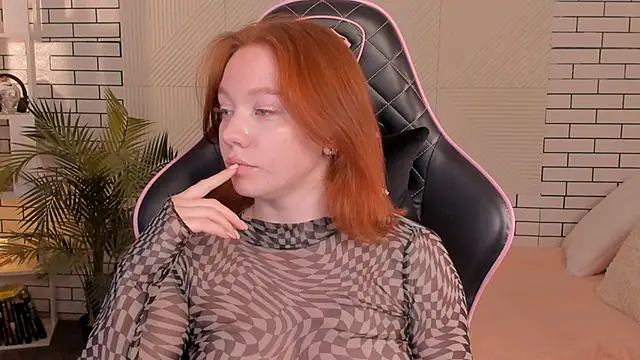 foxyMistrees online show from December 4, 2:42 am