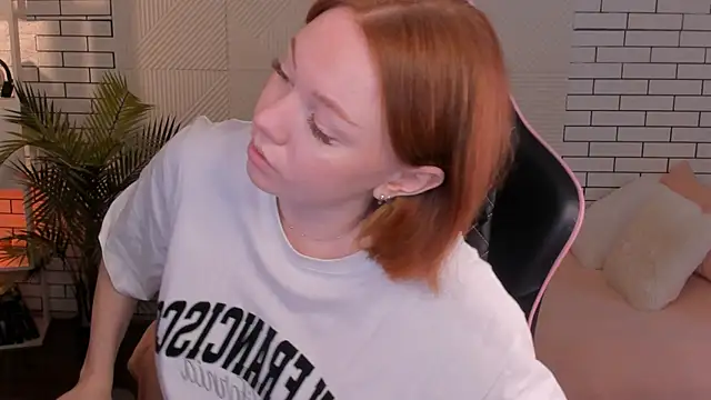foxyMistrees online show from December 12, 3:10 am