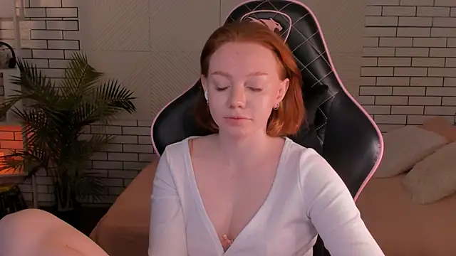 foxyMistrees online show from December 18, 1:48 am
