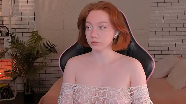 foxyMistrees online show from December 19, 11:35 pm