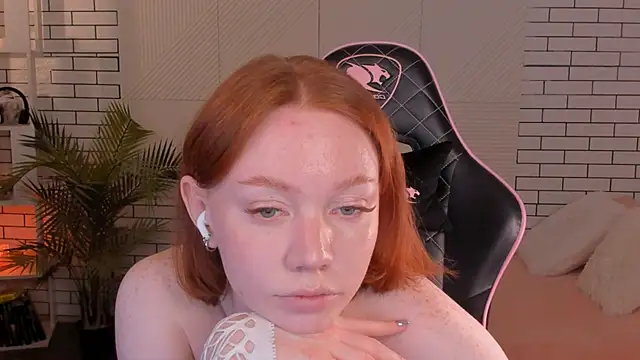 foxyMistrees online show from December 20, 2:41 am