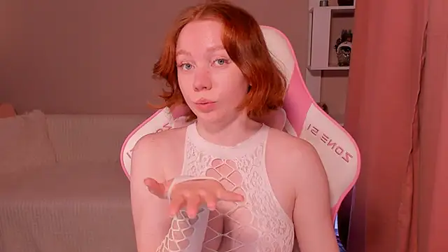 foxyMistrees online show from December 29, 4:05 am