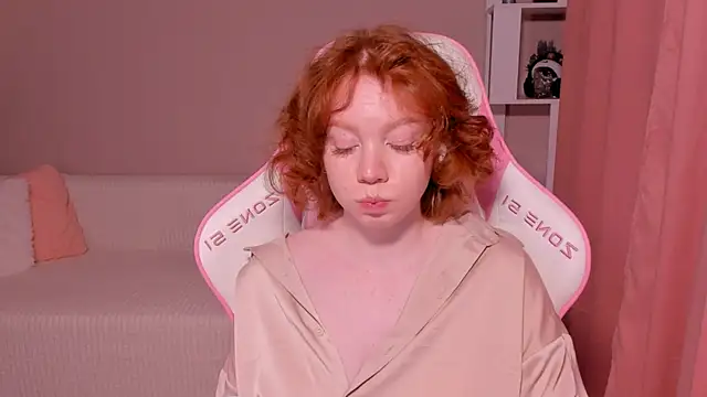 foxyMistrees online show from January 12, 3:39 am