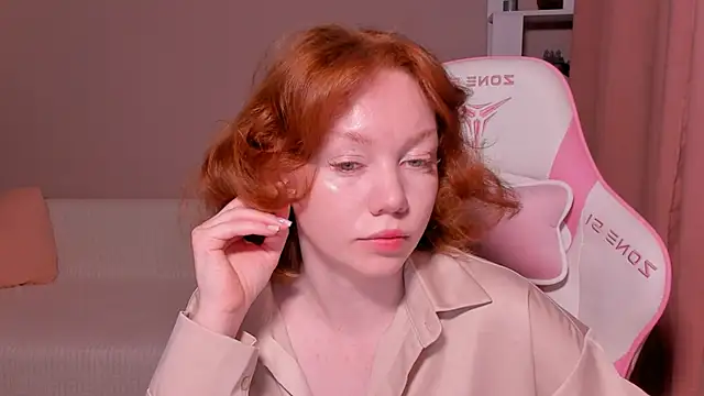 foxyMistrees online show from January 26, 12:05 am