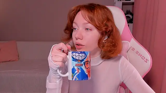 foxyMistrees online show from February 3, 3:09 am