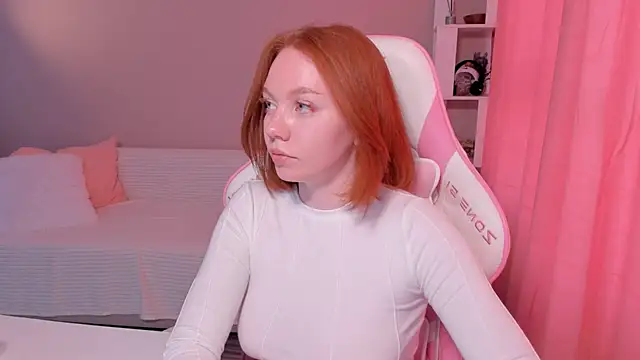 foxyMistrees online show from March 3, 6:37 am