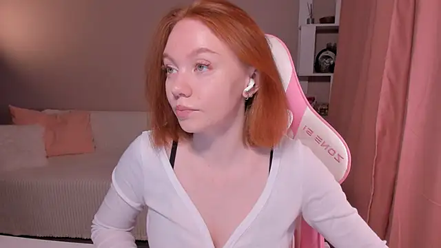 foxyMistrees online show from March 13, 12:05 am
