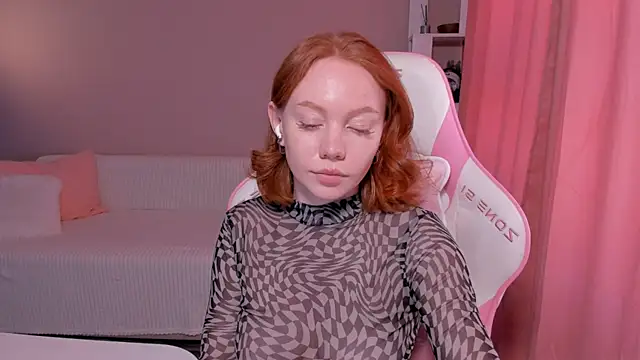 foxyMistrees online show from March 22, 3:41 am