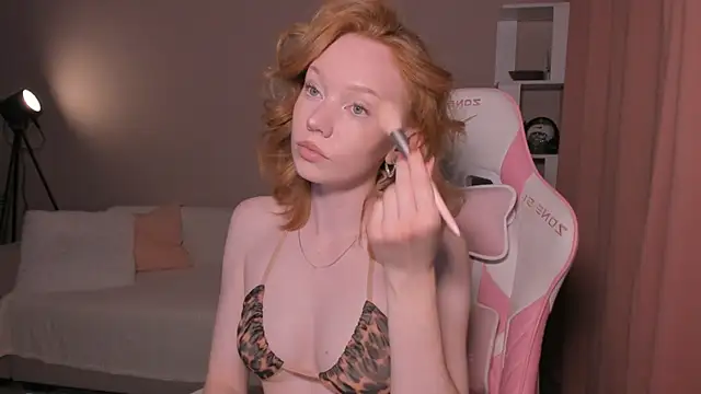 foxyMistrees online show from September 8, 11:59 pm