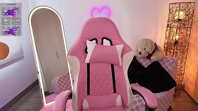 violet ch online show from December 17, 6:03 pm