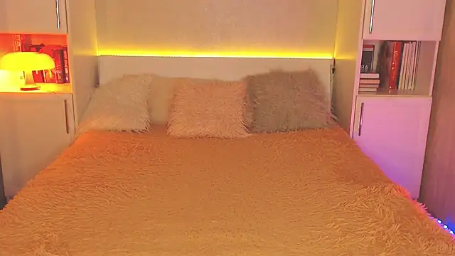 Leaaaaaaaaa online show from March 27, 6:07 pm