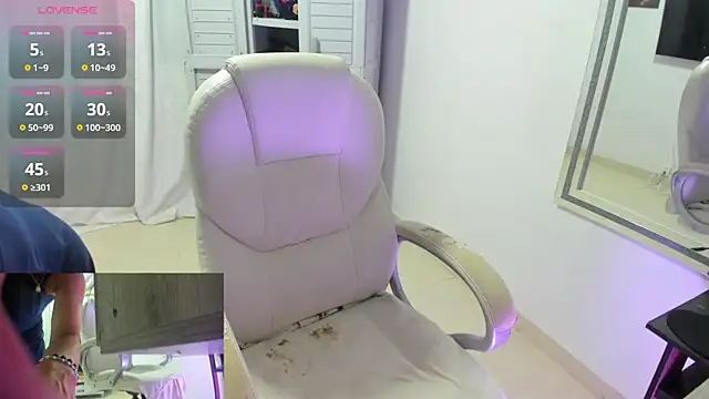 Snapshot of dahian_carter chatting on February 26, 10:36 am dahian carter online show from February 26, 10:36 am