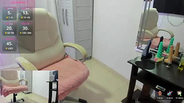 Snapshot of dahian_carter chatting on March 13, 10:22 am dahian carter online show from March 13, 10:22 am