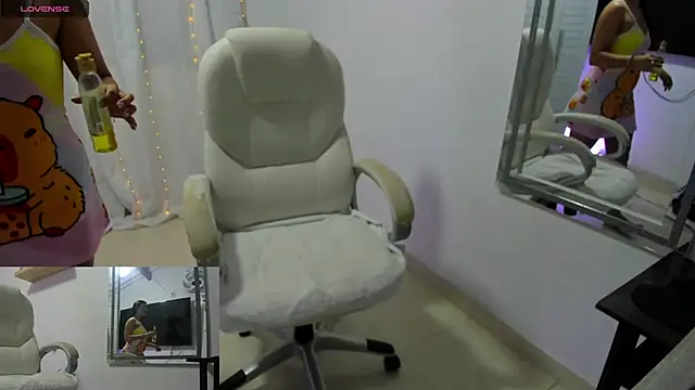 Snapshot of dahian_carter chatting on March 21, 10:20 am dahian carter online show from March 21, 10:20 am