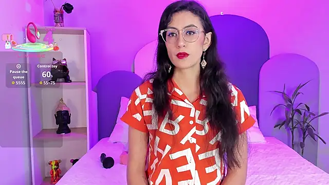 SophieGomez22 online show from October 5, 11:30 am