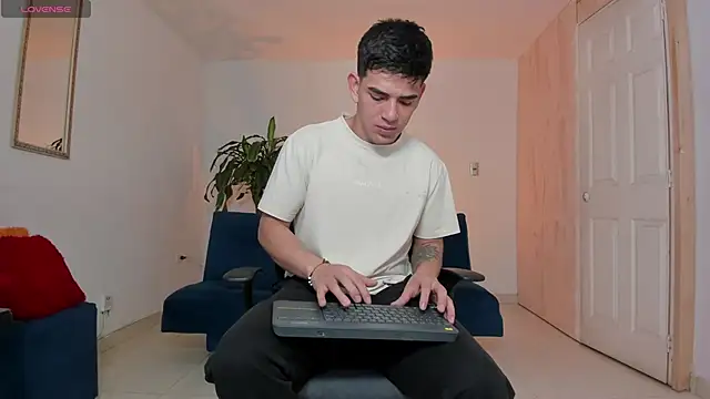 Ares Johnson online show from October 5, 1:37 am