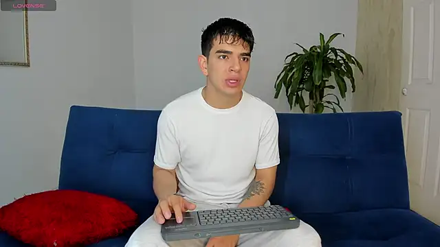 Ares Johnson online show from October 27, 1:37 pm