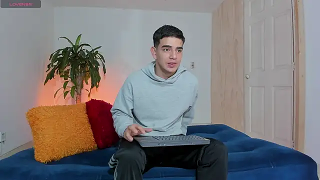 Ares Johnson online show from November 3, 3:13 pm