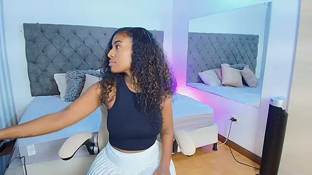 rebeca cortez  online show from January 16, 3:45 am