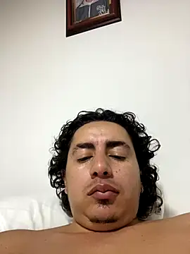 Snapshot of DanielGomez9 chatting on November 3, 2:24 am DanielGomez9 online show from November 3, 2:24 am