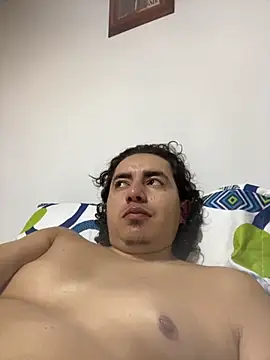 Snapshot of DanielGomez9 chatting on December 1, 6:40 am DanielGomez9 online show from December 1, 6:40 am