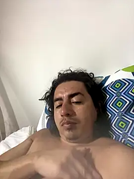 Snapshot of DanielGomez9 chatting on December 15, 2:05 am DanielGomez9 online show from December 15, 2:05 am