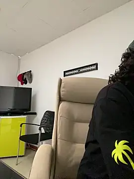 DanielGomez9 online show from April 8, 4:51 pm