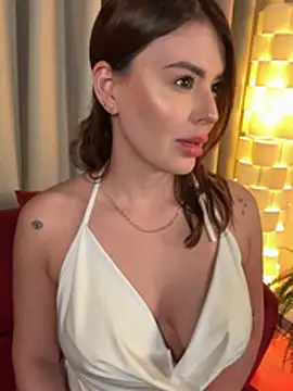 Eva Gonzalez online show from February 2, 10:30 pm