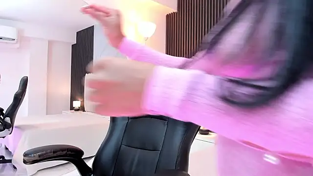 Madiee Rhea online show from February 2, 7:34 pm