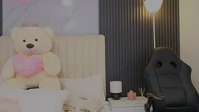 Madiee Rhea online show from July 20, 8:11 pm