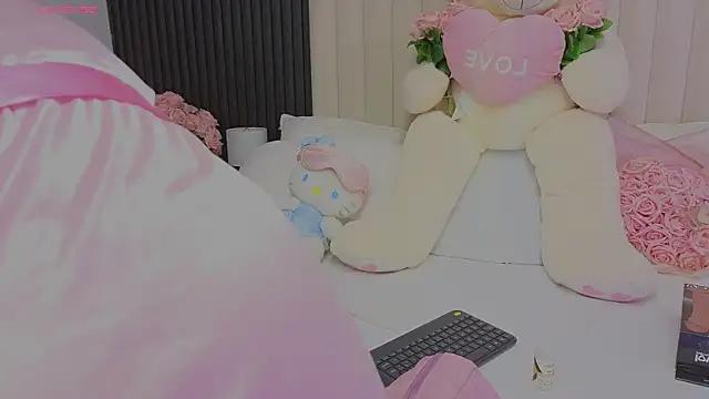 Madiee Rhea online show from July 30, 7:57 pm