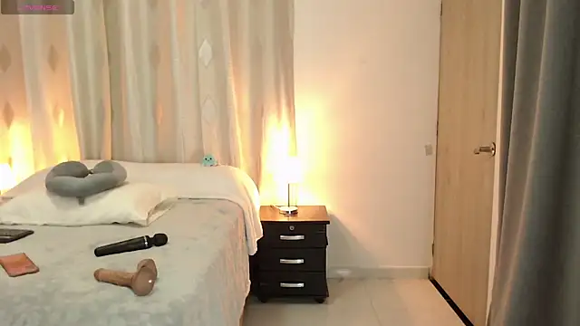 crissticutte online show from May 16, 5:26 am