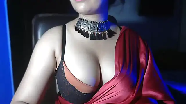 Snapshot of urvashihott chatting on September 30, 4:56 pm urvashihott online show from September 30, 4:56 pm