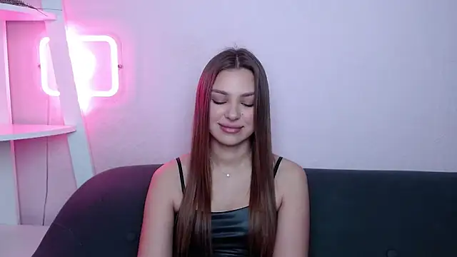 Snapshot of MilanaAngelAs chatting on April 3, 4:43 am MilanaAngelAs online show from April 3, 4:43 am
