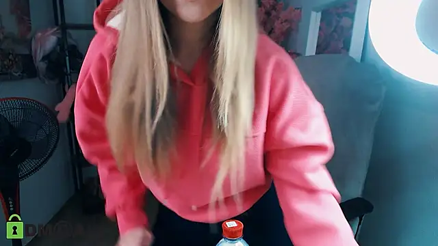  KittyBoo online show from December 5, 9:17 am