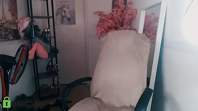  KittyBoo online show from December 9, 7:50 am