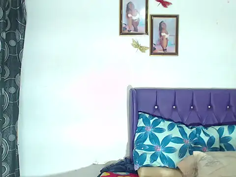 KandyHot  online show from February 15, 1:24 am