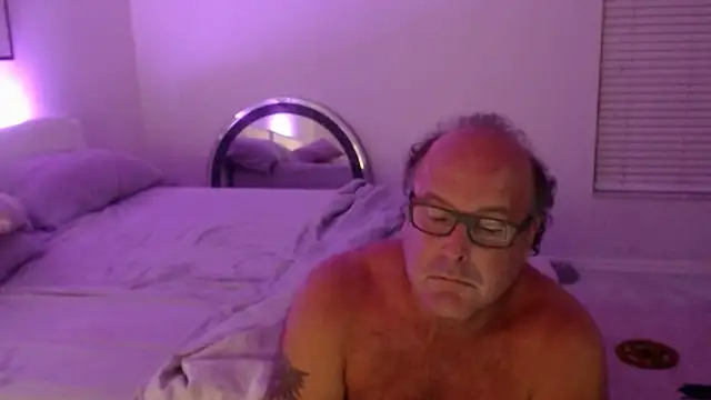 Walkingboots online show from September 11, 8:36 am