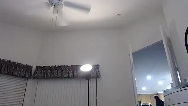 Walkingboots online show from February 8, 9:23 am