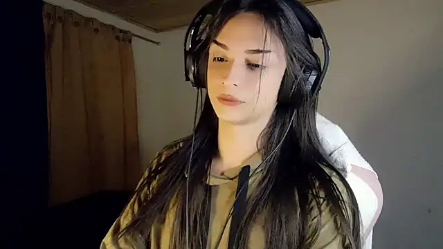 Snapshot of Dollbehavior_ chatting on February 21, 5:19 am Dollbehavior online show from February 21, 5:19 am