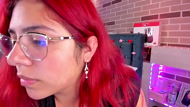 Rousse Collinss online show from December 3, 2:58 am