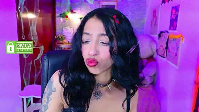 Snapshot of REDHOTTER_ chatting on October 7, 8:06 pm REDHOTTER  online show from October 7, 8:06 pm