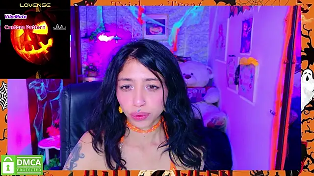 Snapshot of REDHOTTER_ chatting on October 31, 7:59 pm REDHOTTER  online show from October 31, 7:59 pm