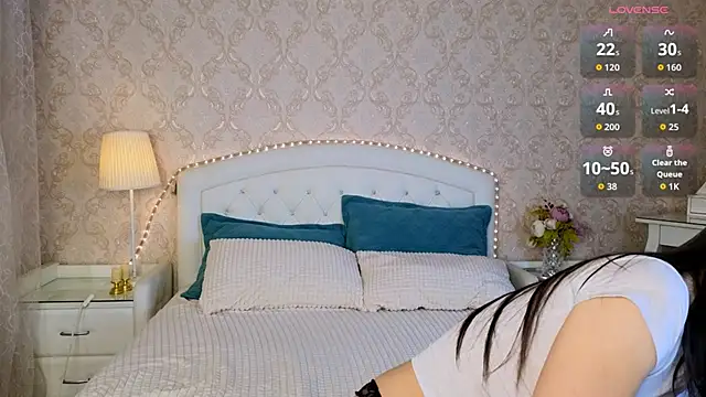 Kaia Sunshine Mia online show from October 5, 7:07 am